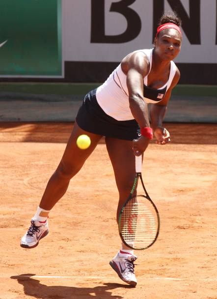 Serena Williams in azione a Brindisi nel primo match di spareggio della Fed Cup. Foto Evangelista